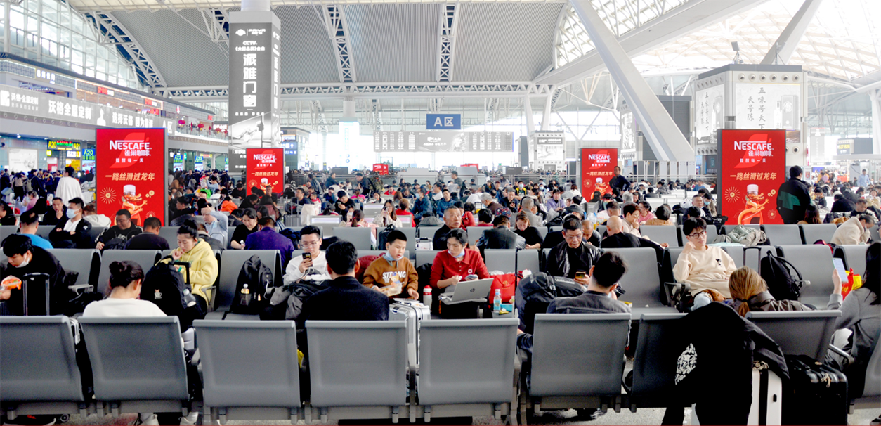 广州南站候车厅双面LED大屏媒体